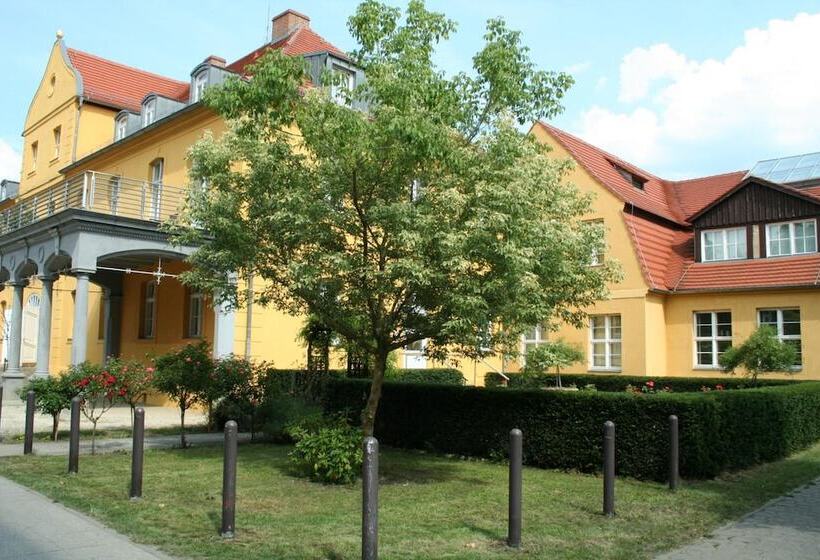 Отель Vierseithof Luckenwalde