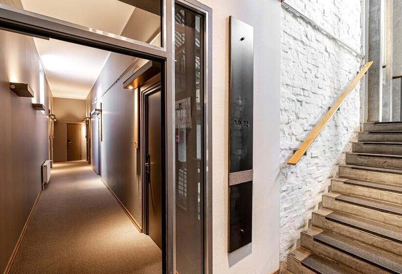 酒店 Yoho   The Young