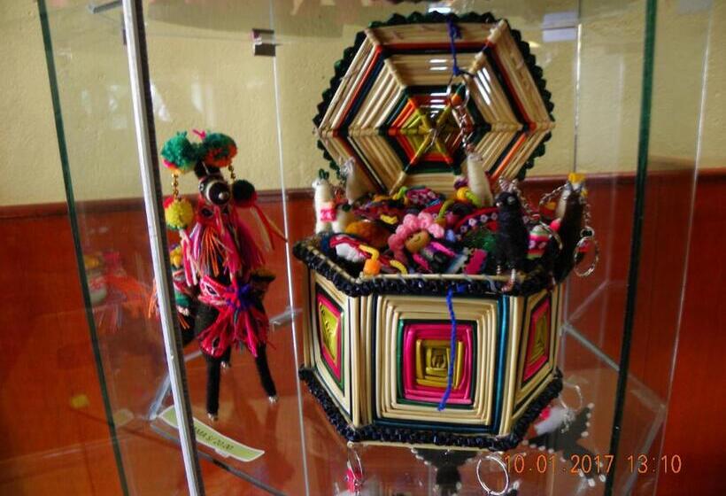 ホテル Huaytusive Inn