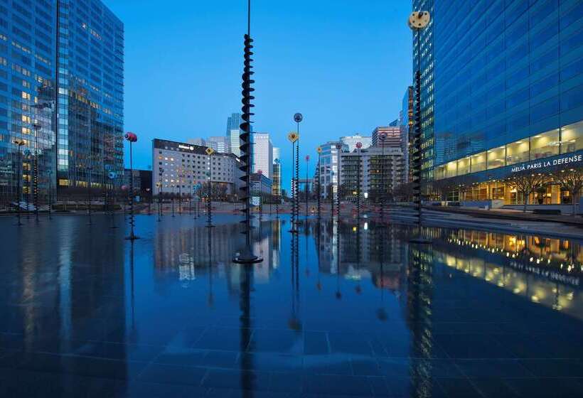 Отель Melia Paris La Defense