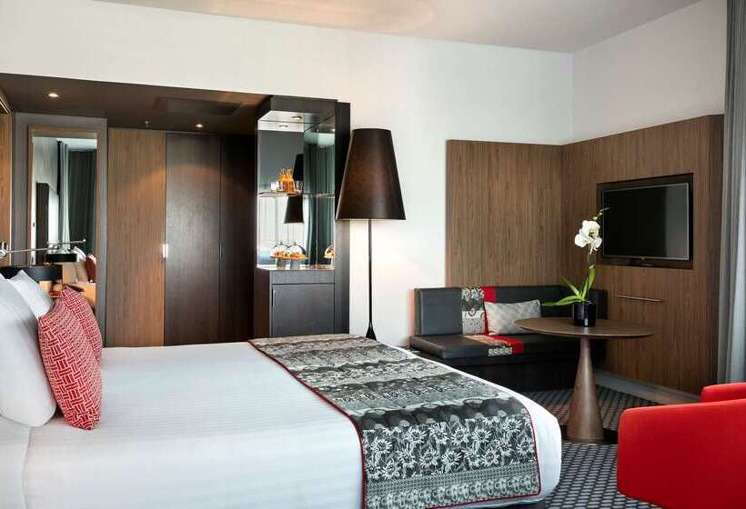 Отель Melia Paris La Defense