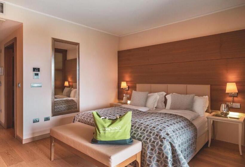 اقامتگاه Art & Design Hotel Napura