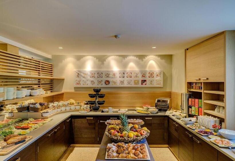 اقامتگاه Art & Design Hotel Napura