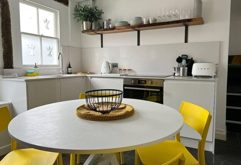 2 Bed Grade 2   Dates Back To 1500 S