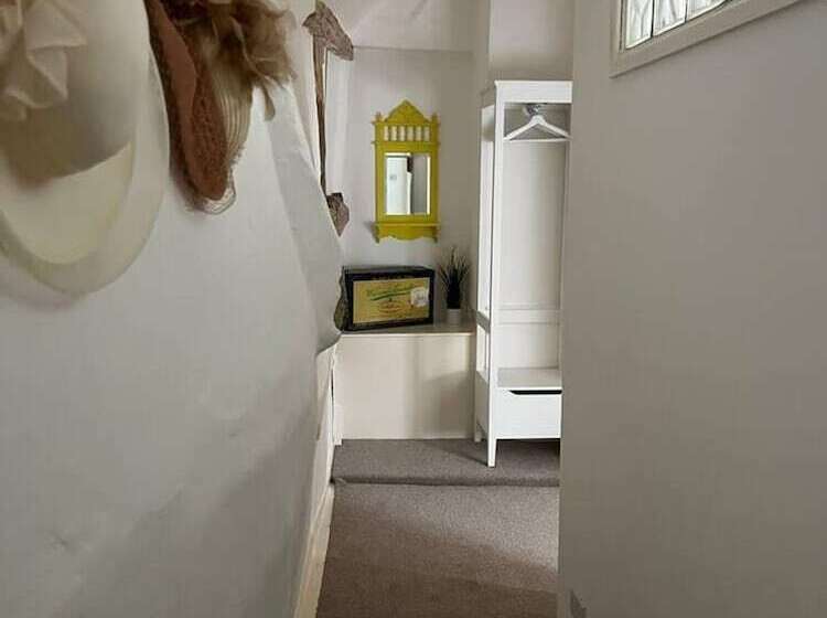 2 Bed Grade 2   Dates Back To 1500 S