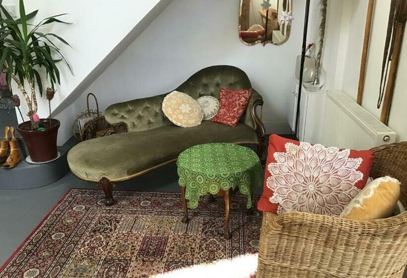 Gallery Flat