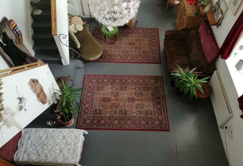 Gallery Flat