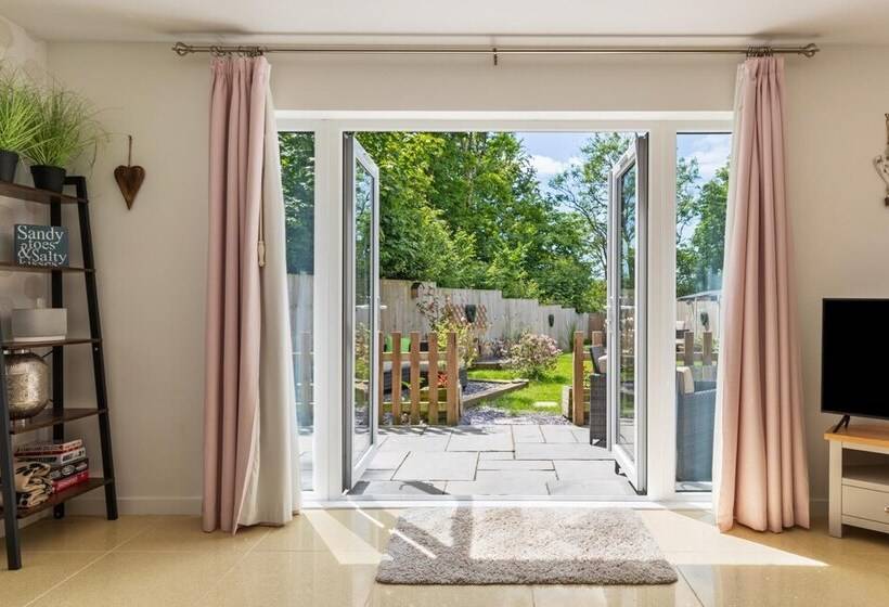 Parsonage Cottage Peaceful, Dog Friendly Cottage