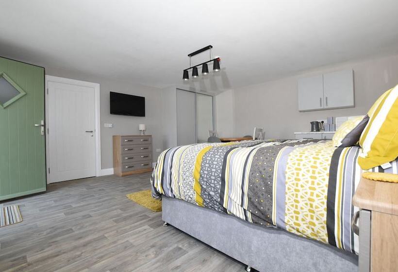 Homestead Hillsborough Guest Rooms