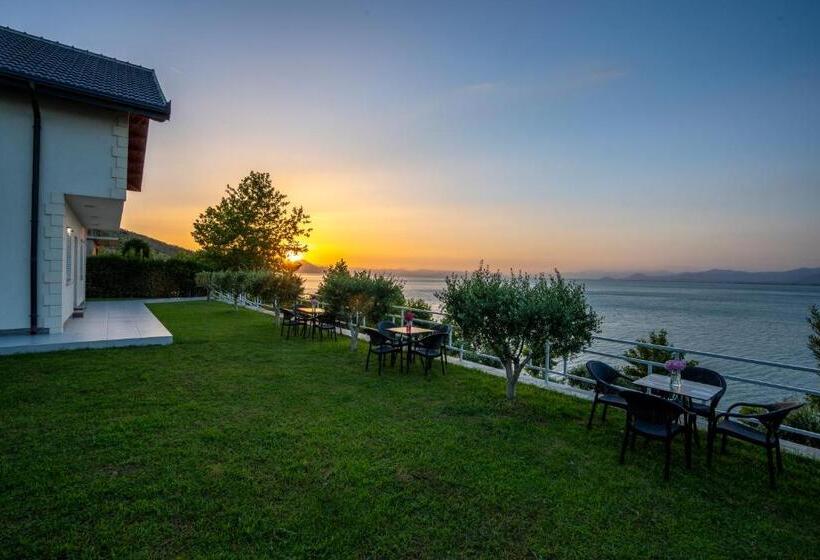 پانسیون Xhuli Guesthouse