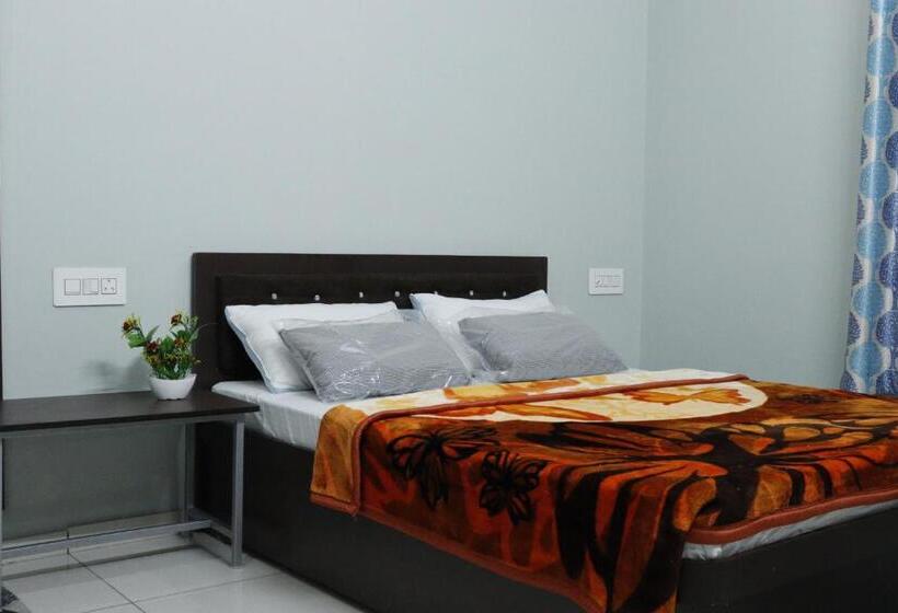 فندق Center Point Kuchaman City