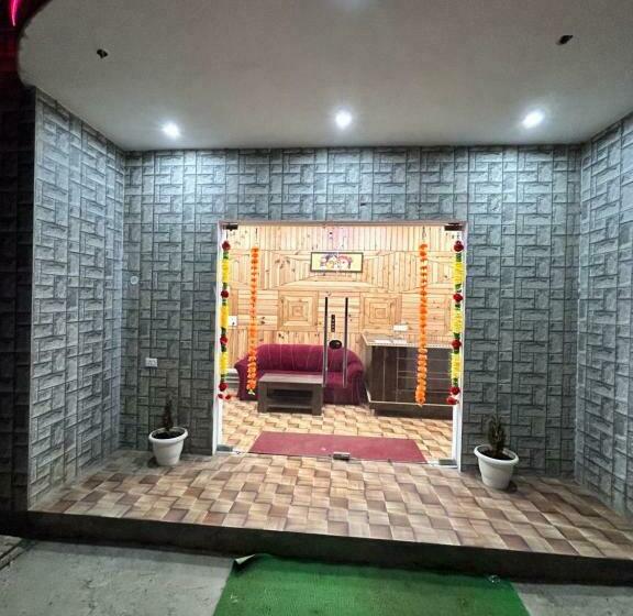 فندق Himalayan Foxhole