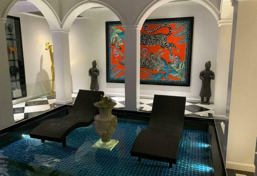 Golden Gorilla Villa With Private Pool & Jacuzzi
