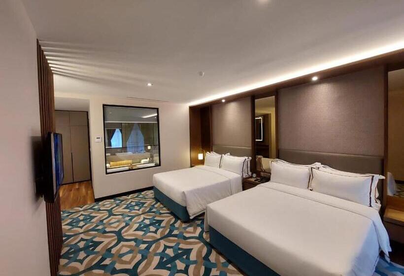 هتل Christee Suites