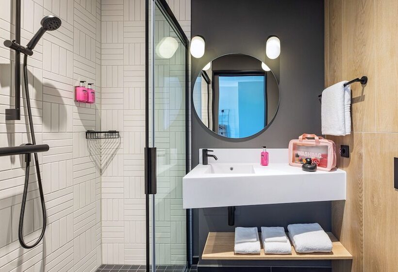 ホテル Moxy Simmern