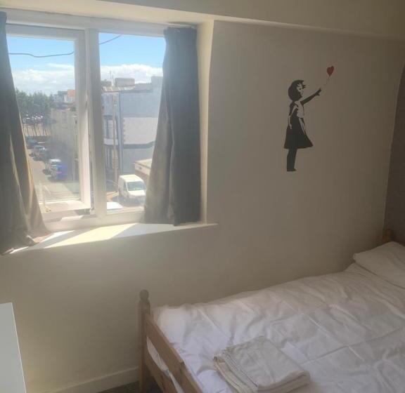 بنسيون The New Macleods Guest House