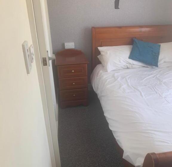 بنسيون The New Macleods Guest House