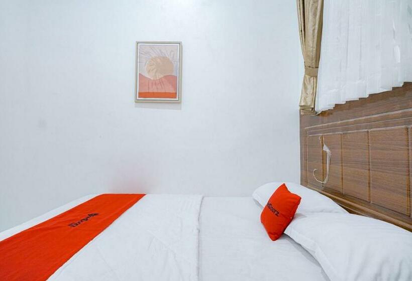 호텔 Reddoorz Near Pantai Pandan Sibolga