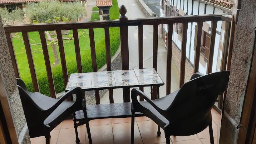 بنسيون Hostal Mendaurpe
