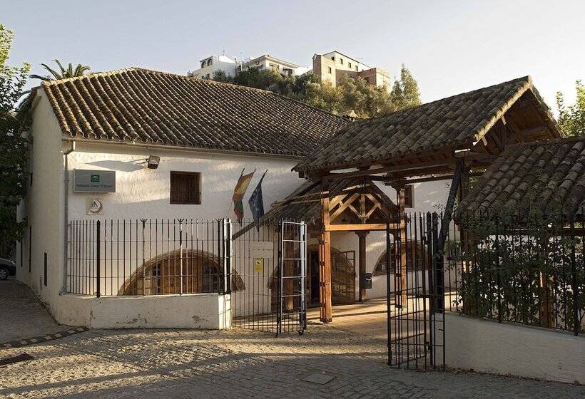 Albergue Inturjoven El Bosque   Hostel