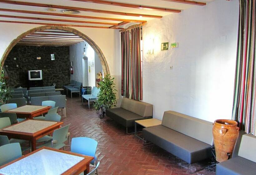 Albergue Inturjoven El Bosque   Hostel