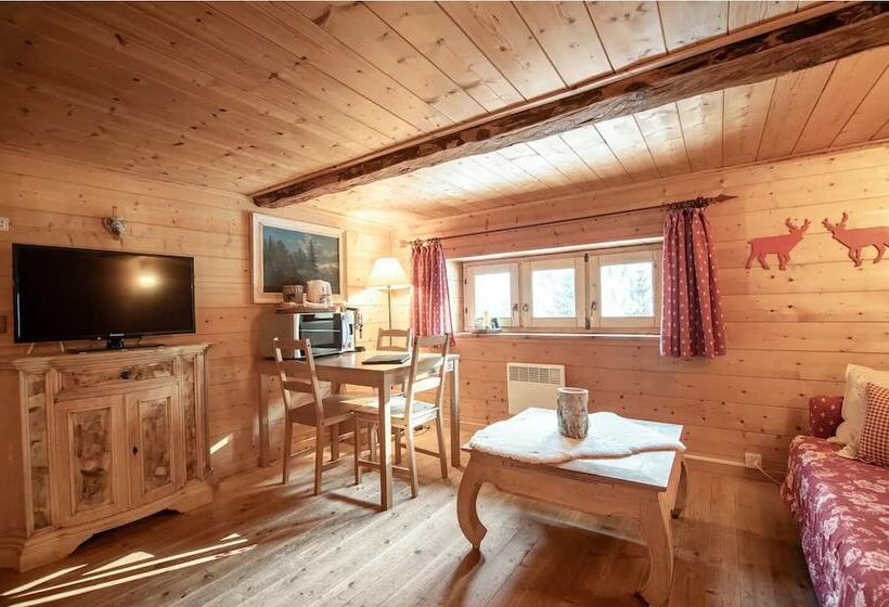 مبيت وإفطار Chalet Dei Fiori   & Apartment