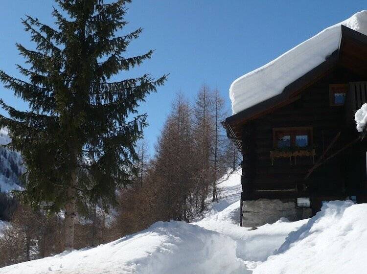 مبيت وإفطار Chalet Dei Fiori   & Apartment