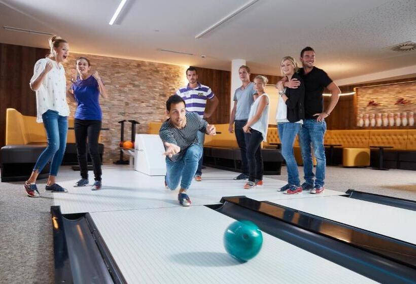 Отель Alpin Life Resort Lürzerhof