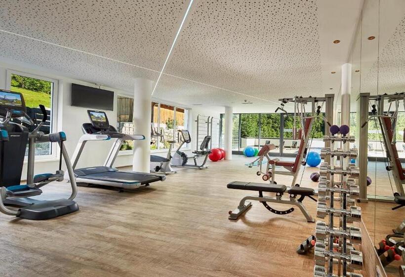 Отель Alpin Life Resort Lürzerhof