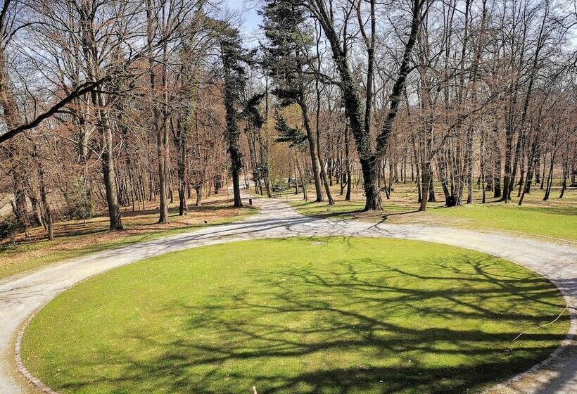 בית מלון כפרי Dwor Sierakow