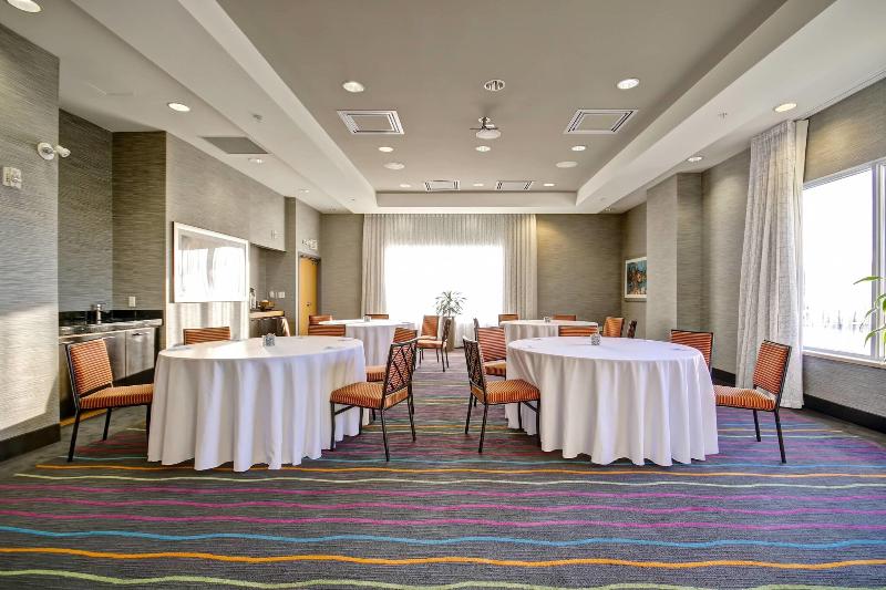 Отель Fairfield Inn & Suites By Marriott Guelph