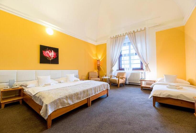 هتل Nové Adalbertinum