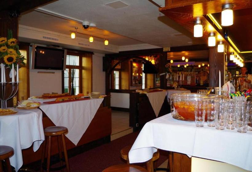 모텔 Gasthof Zum Falken