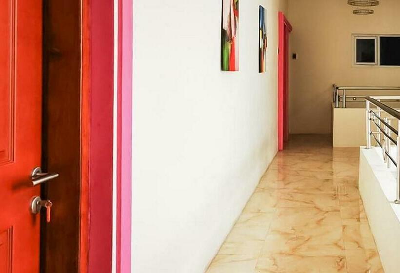 فندق Reddoorz Plus @ Taman Madiun