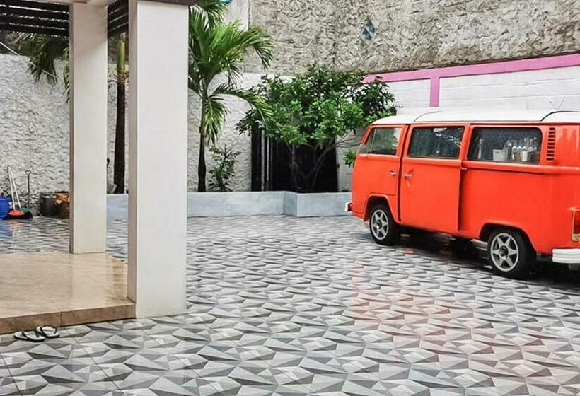 فندق Reddoorz Plus @ Taman Madiun