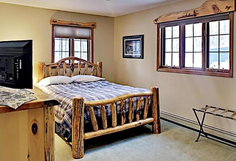 Lazy Pines Lodge
