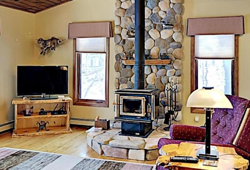 Lazy Pines Lodge