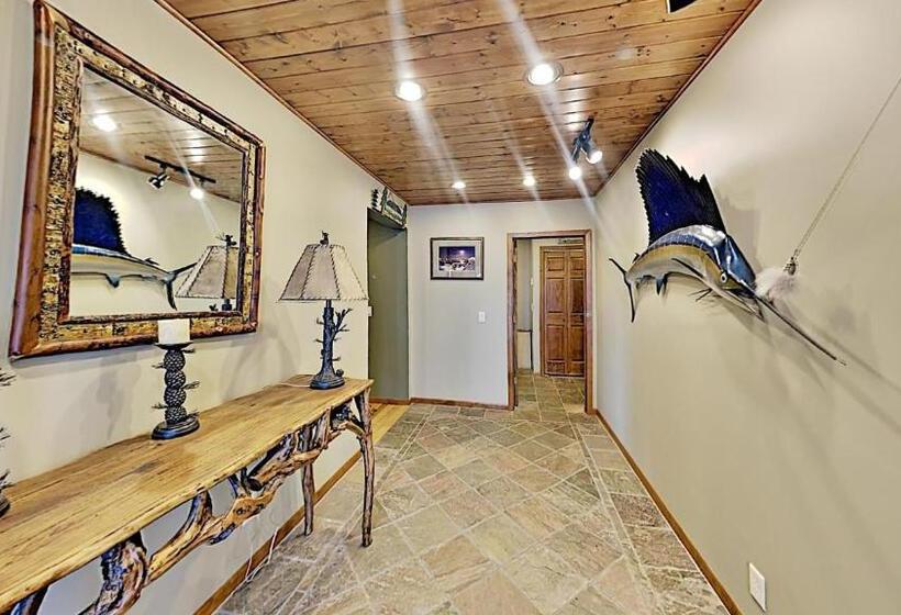 Lazy Pines Lodge