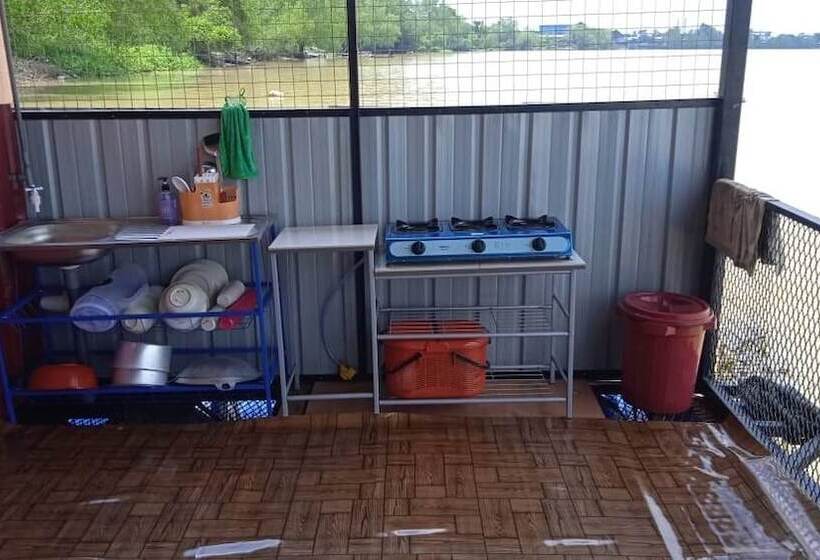 هتل Oyo Home 90515 Rin Rakit Water Hut