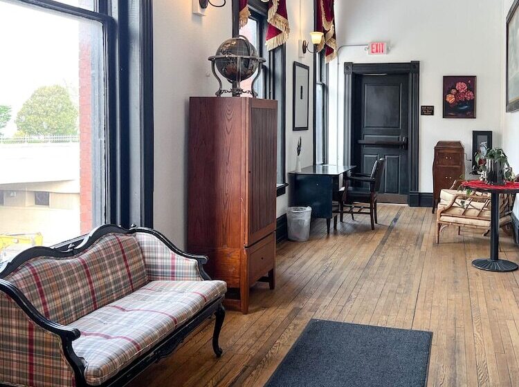 هتل The Oliver Inn