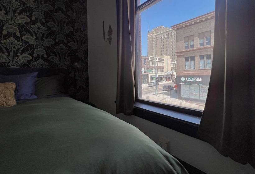 هتل The Oliver Inn