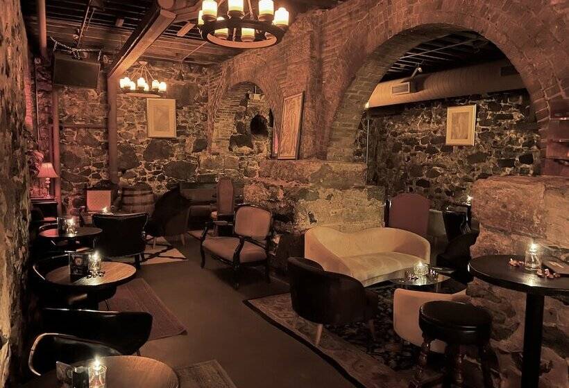 هتل The Oliver Inn