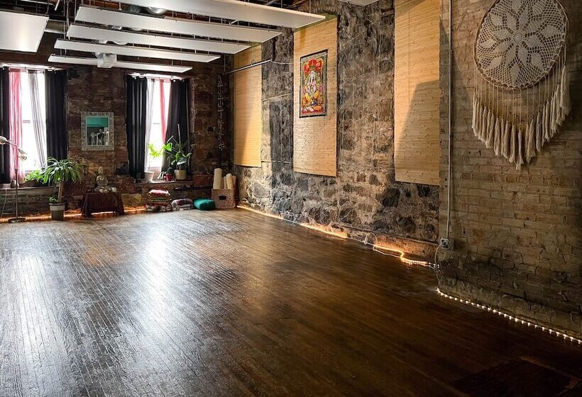 هتل The Oliver Inn