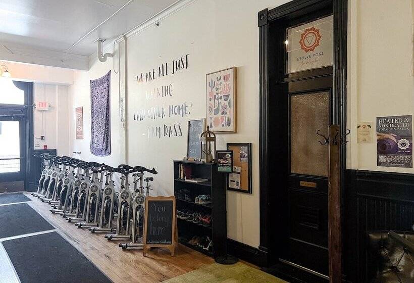 هتل The Oliver Inn