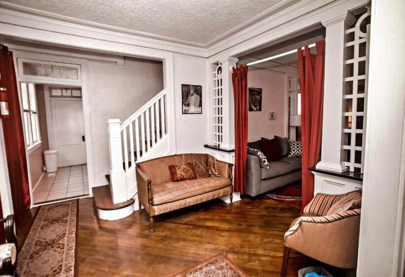 بنسيون Historic House On The Hilldownstairs Only