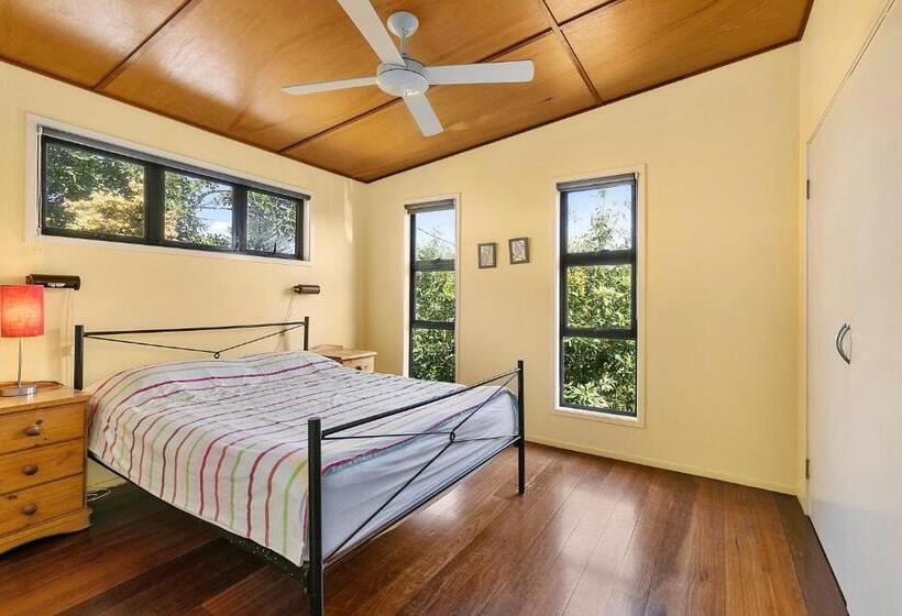 Coasting   Straddie Style Beach House
