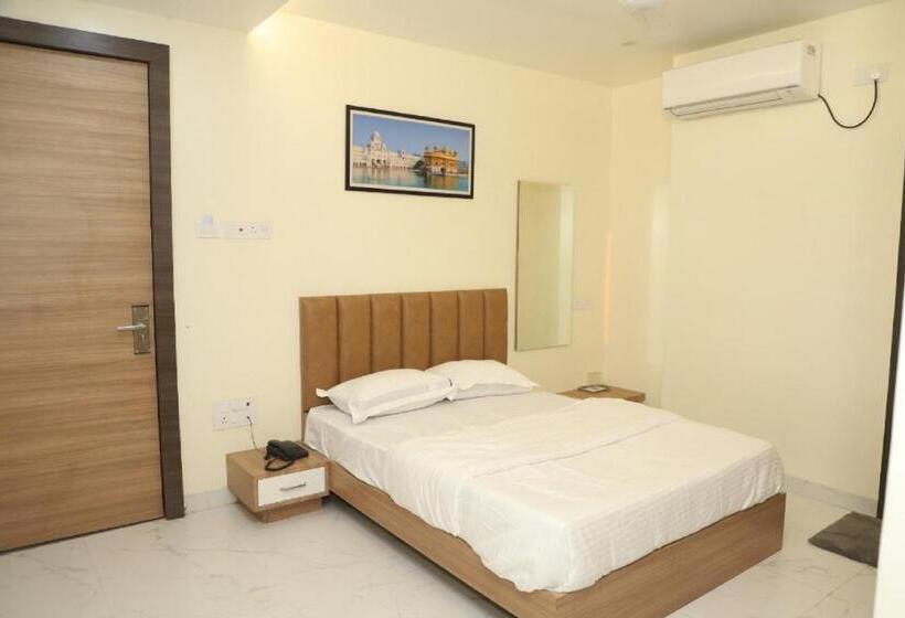 בית מלון כפרי Id Square Residency Parbhani