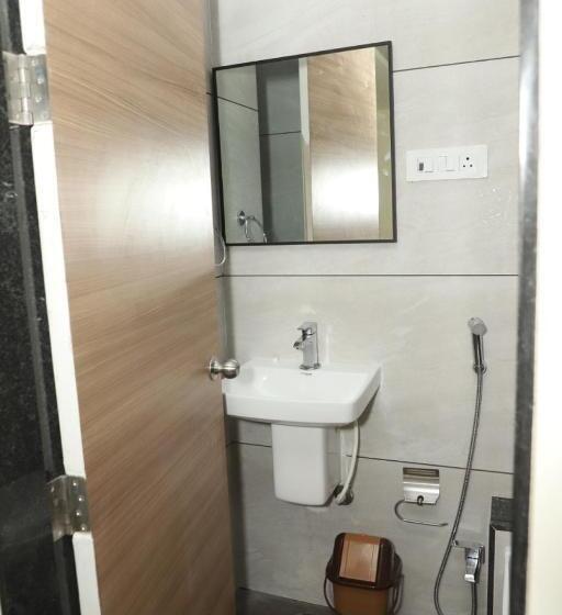 בית מלון כפרי Id Square Residency Parbhani