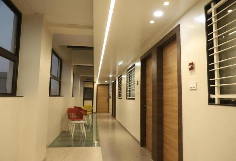 בית מלון כפרי Id Square Residency Parbhani