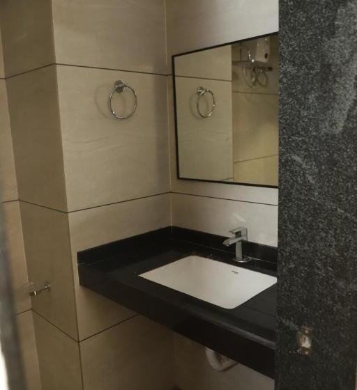 בית מלון כפרי Id Square Residency Parbhani